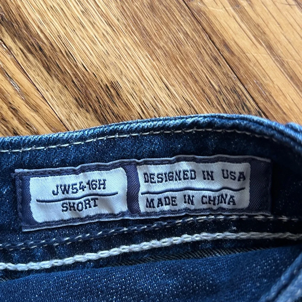 Miss Me Jean Shorts - Picture 4 of 7